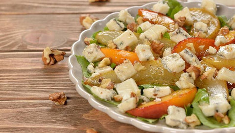 Insalata di pesche, noci e Verzin® di capra Occelli