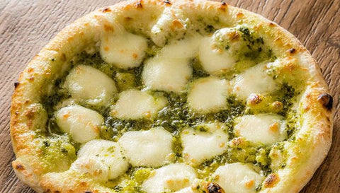 Pizza con pesto e Tuma dla Paja®