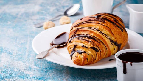 Croissant al burro Occelli® e glassa di cioccolato