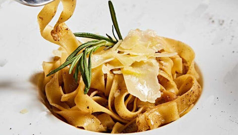 PAPPARDELLE ESTIVE con Burro Occelli, aglio, peperoncino, lievito e finocchietto